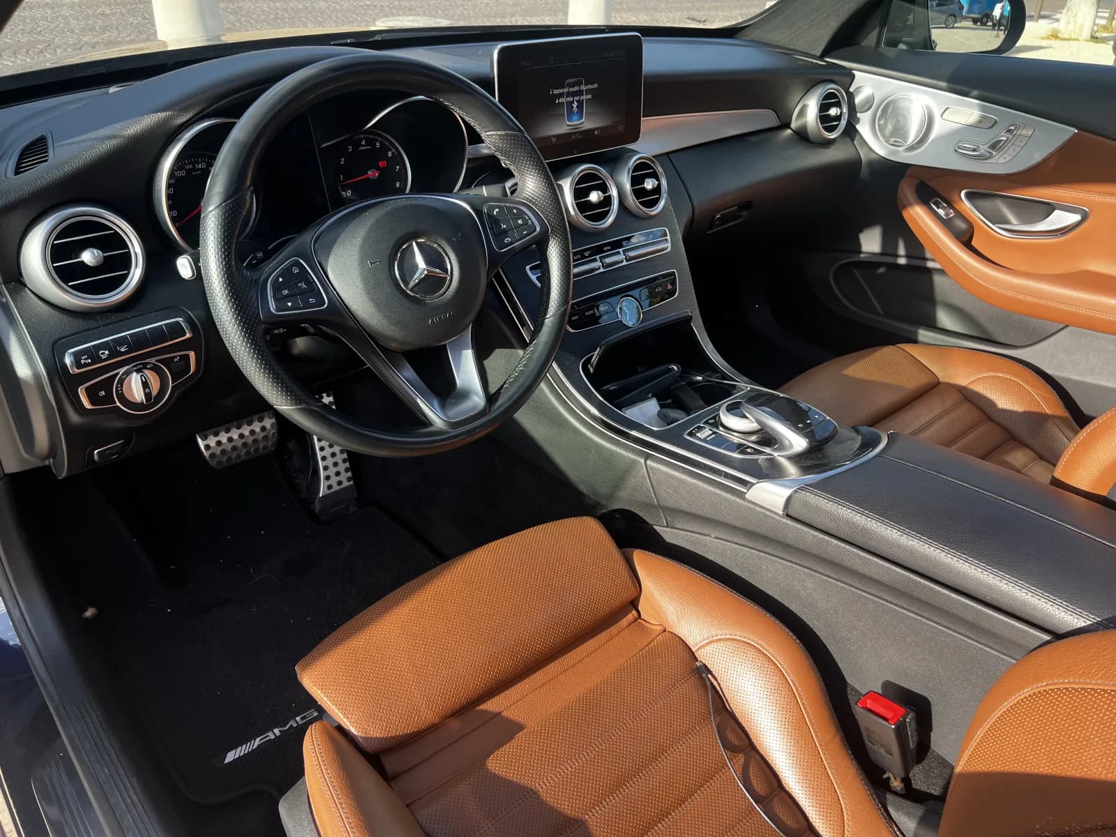 Mercedes-Benz Classe C Coupé bleu nuit cavansite, finition Fascination AMG Line, intérieur cuir cognac — miniature 6