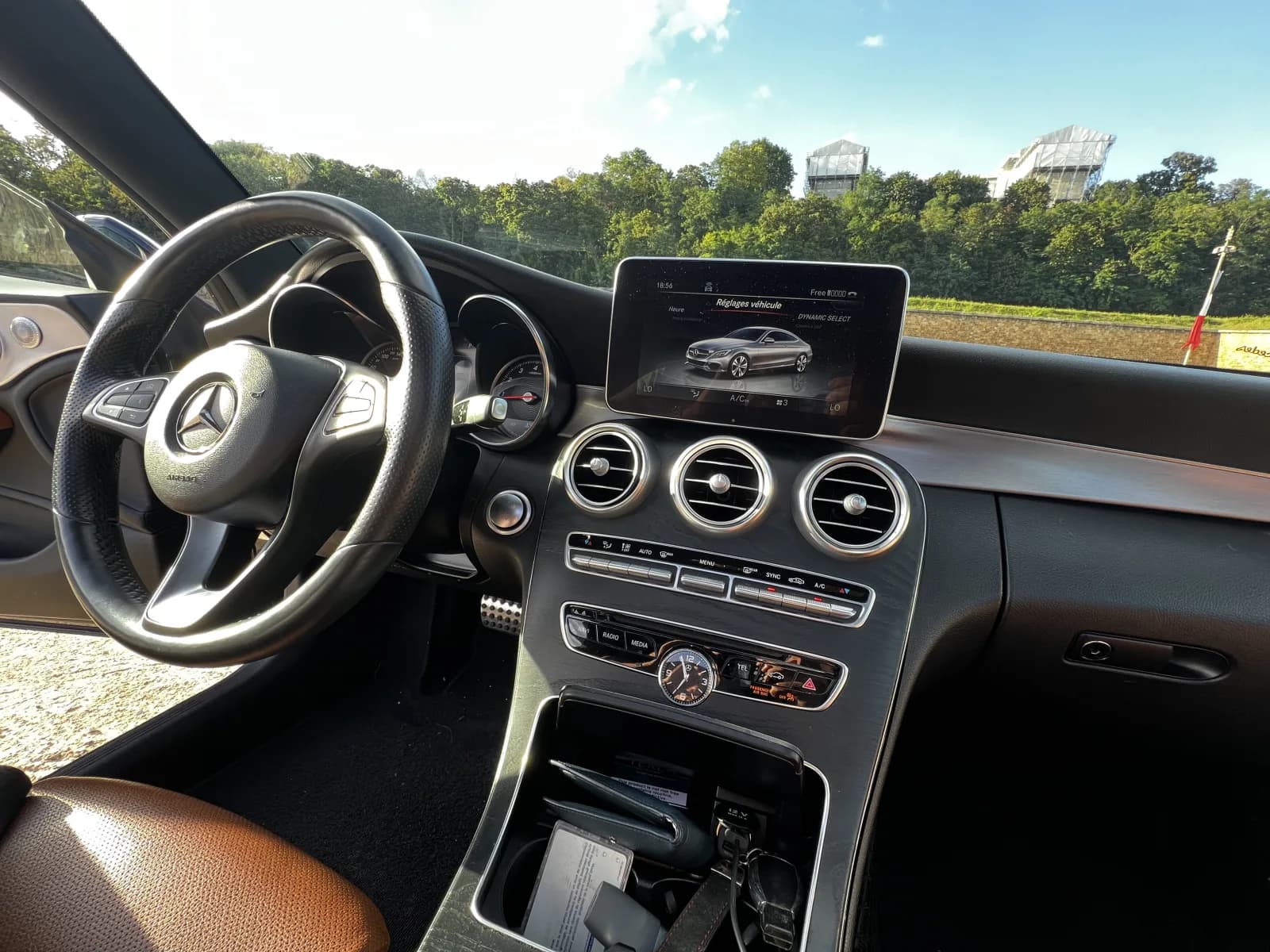 Voiture de mariage à Paris : pourquoi choisir une Mercedes Classe C Coupé