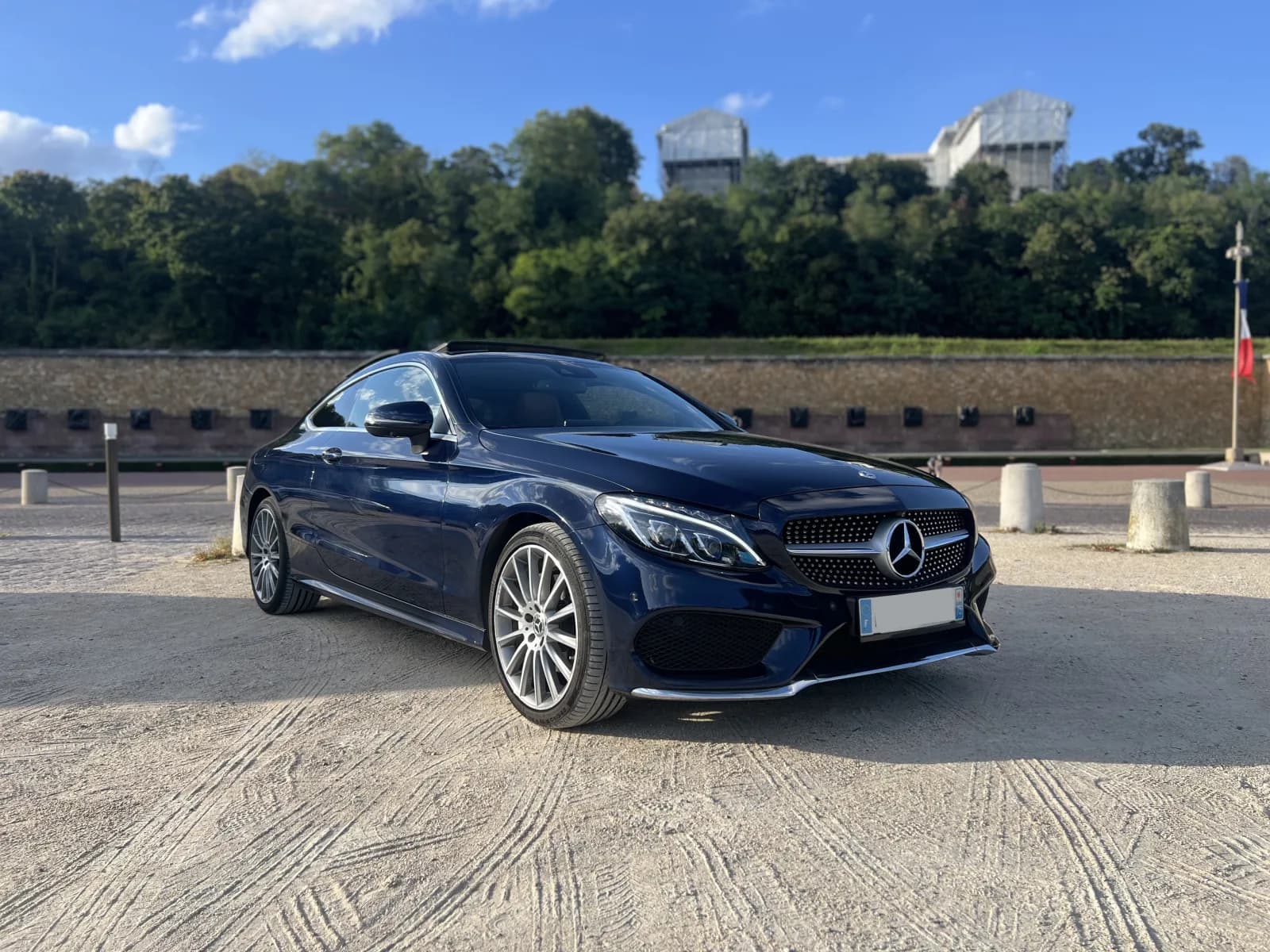 Mercedes-Benz Classe C Coupé bleu nuit — flotte Yorene, location premium Paris