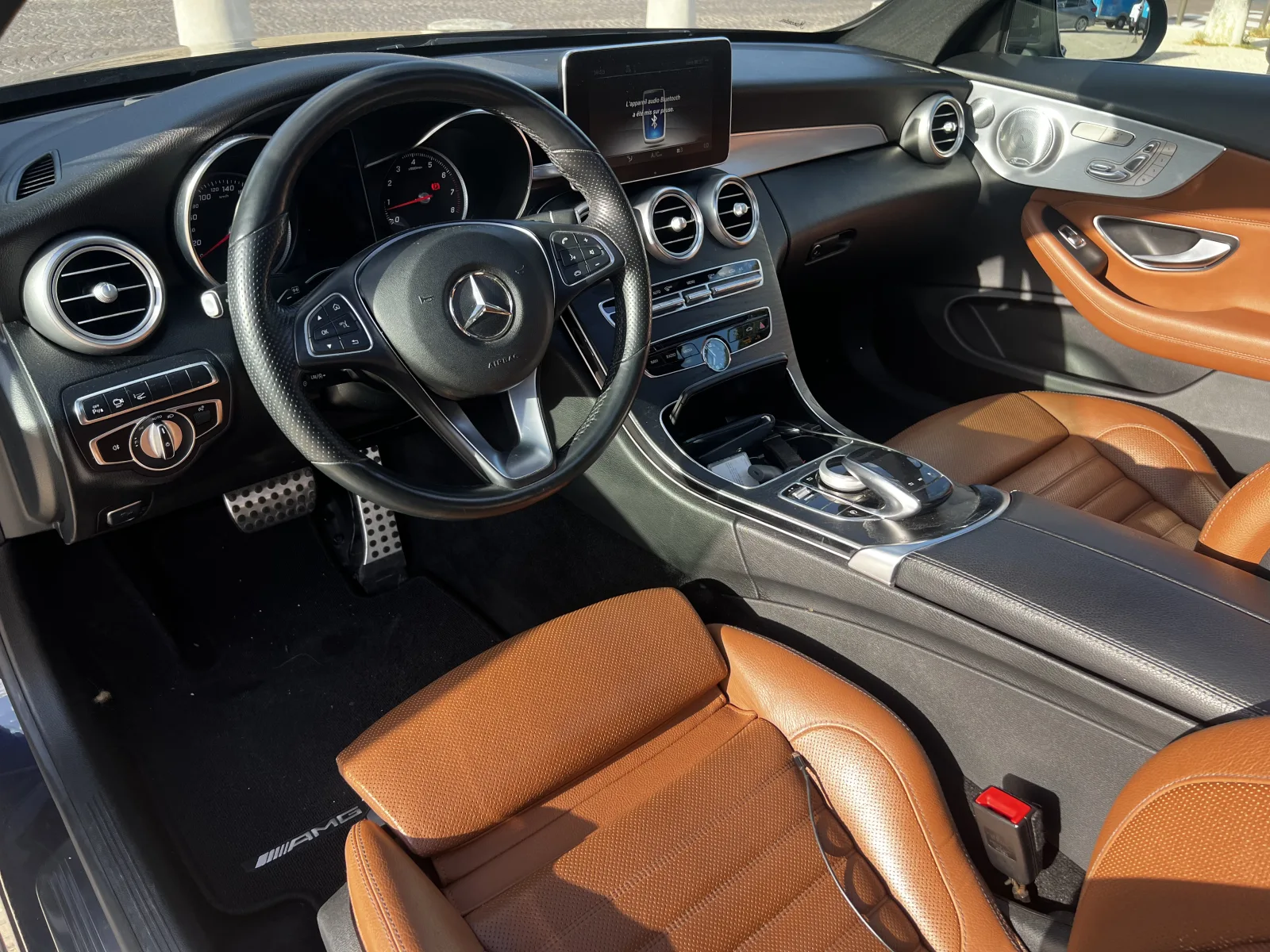 Cockpit Mercedes Classe C Coupé, cuir cognac, pack AMG
